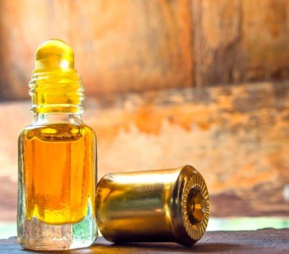 ravintsara huile essentielle antivirale combattre maladies hivernales naturellement