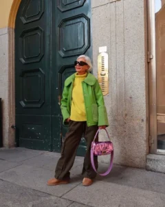tendance mode femme 60 ans comment porter le pantalom cargo color block Grece Ghanem