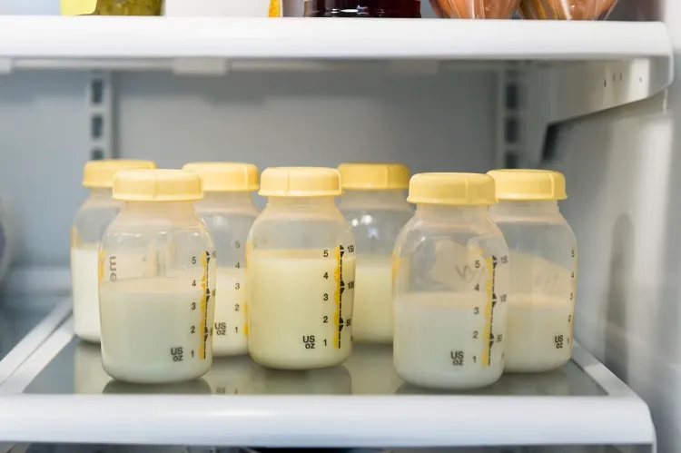 Comment faire réchauffer le lait maternel