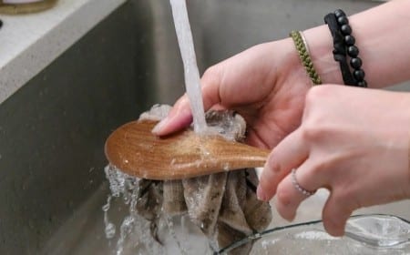 Comment nettoyer ses ustensiles de cuisine en bois