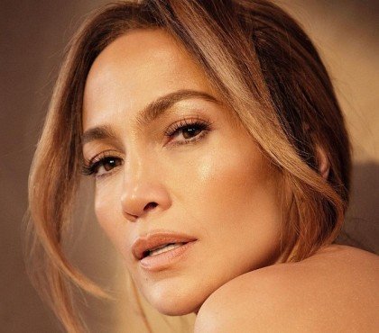 astuces secrets routine anti âge pour avoir une belle peau à 50 ans comme jennifer lopez