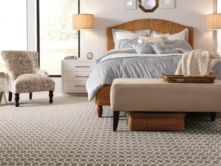 chambre à coucher moderne chic tons neutres tapis tissé beige motifs tendance