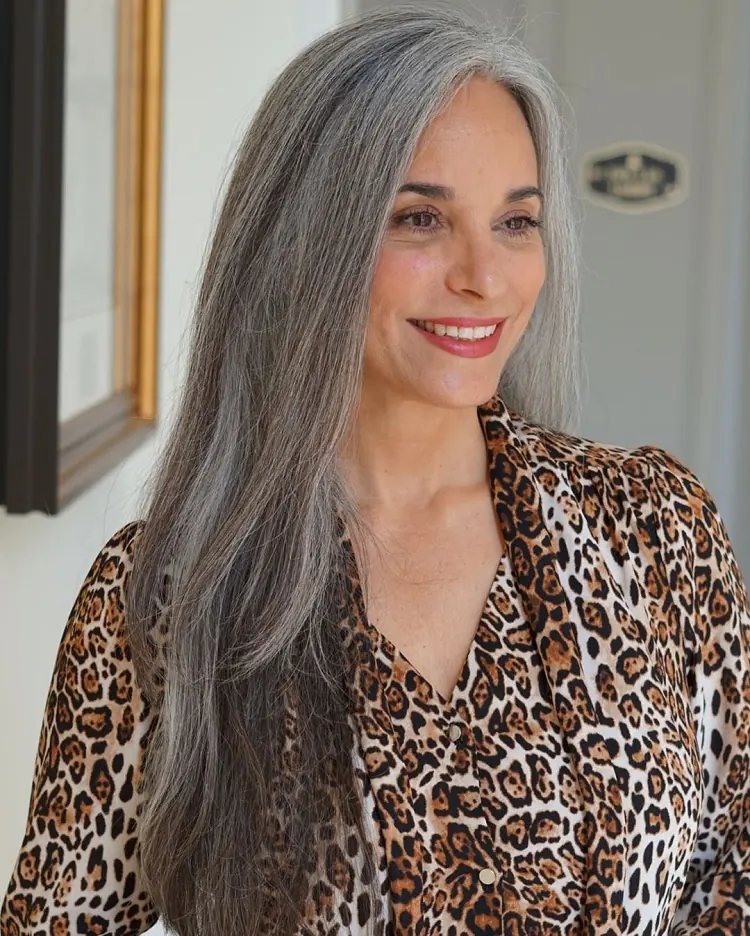 cheveux gris femme 50 ans