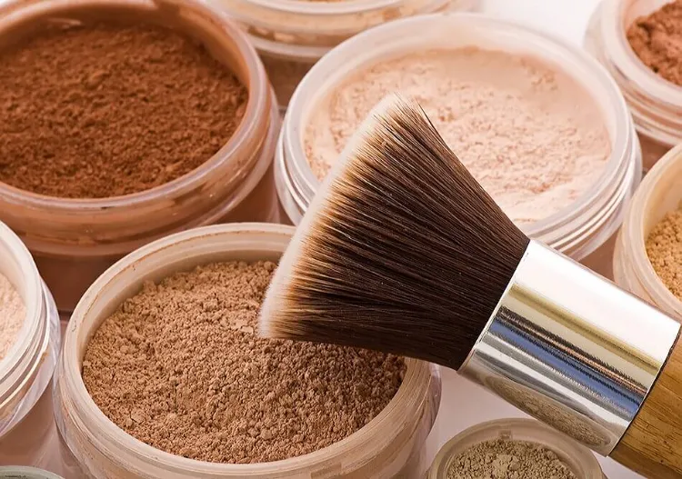 comment choisir poudre après 50 ans maquillage peau mature marques comparatif produits