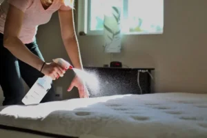 comment laver son matelas en profondeur comme un pro astuces de grand-mère bicarbonate de soude vinaigre blanc nettoyeur vapeur