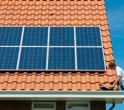 comment nettoyer un panneau solaire sans risques 2023