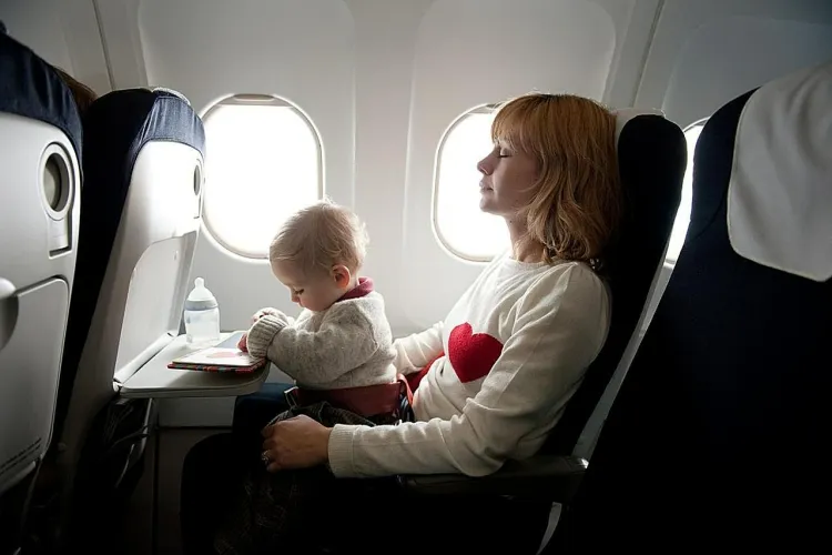 comment protéger oreille bébé avion penser distraction jouets livres attirer clouer attention