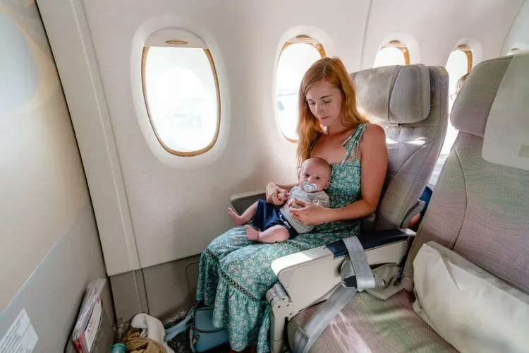 comment voyager en avion avec un bébé feu vert pédiatre acheter billet assis genoux