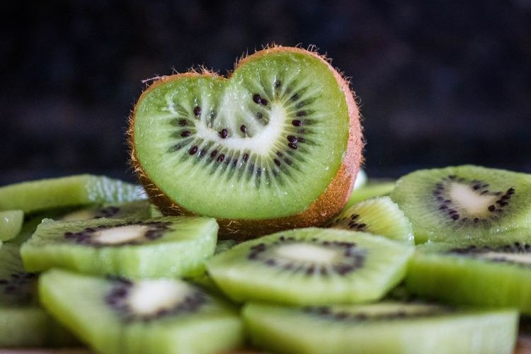 conseils pratiques pour faire pousser un kiwi avec des graines