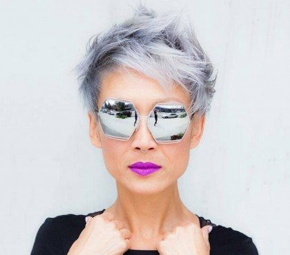 coupe courte femme 50 ans avec lunettes