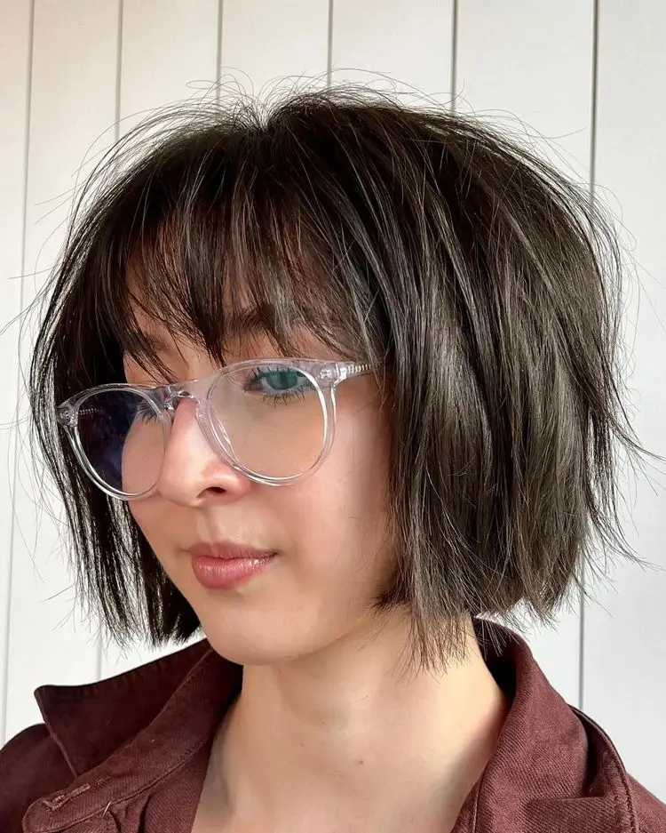 haircut with bangs for round face