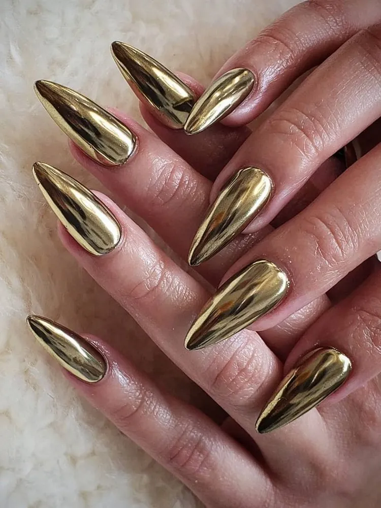 manucure tendance 2023 nail art audacieux ongles chrome dorés