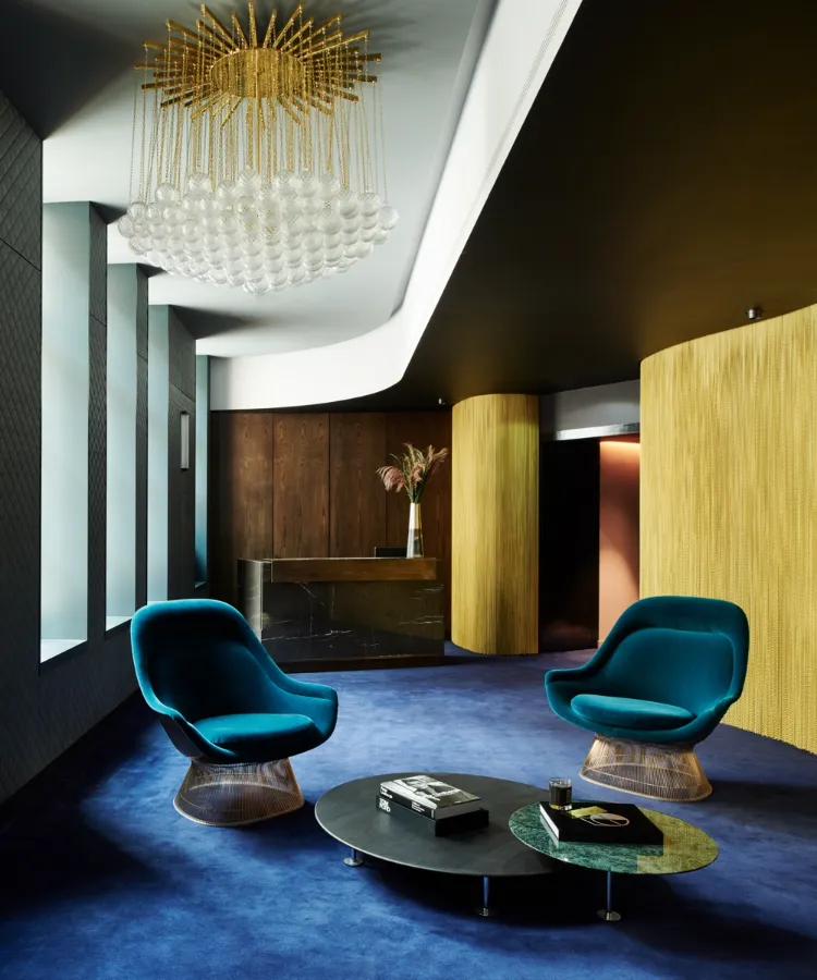 moquette bleu indigo tapis tendance 2023 salon décoration originale style art déco
