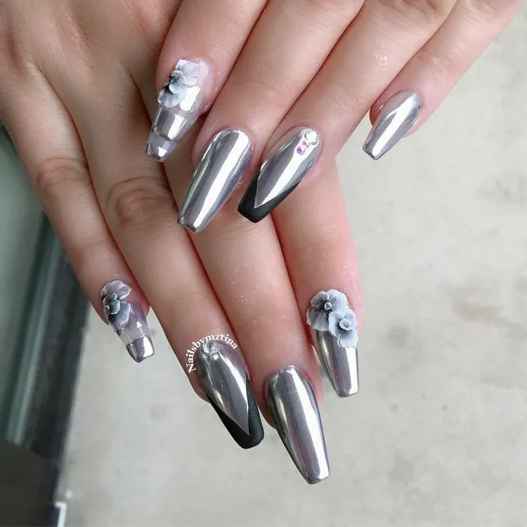 nail art trend 2023 effect 3D chrome nails