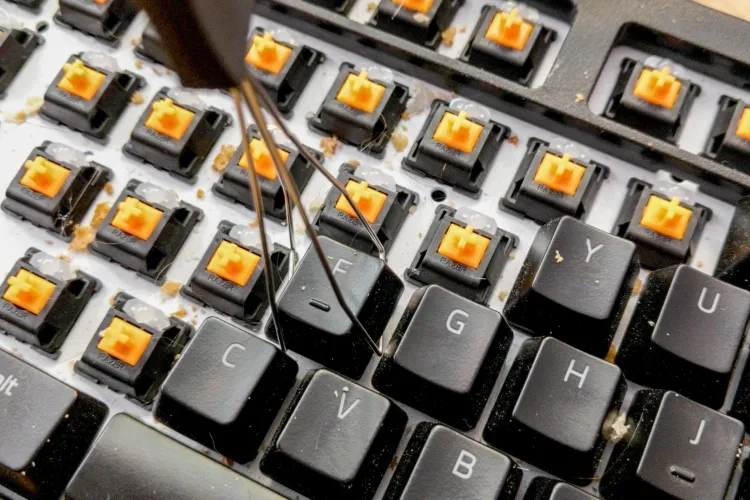 nettoyer clavier ordinateur correctement prendre précaution éviter endommager