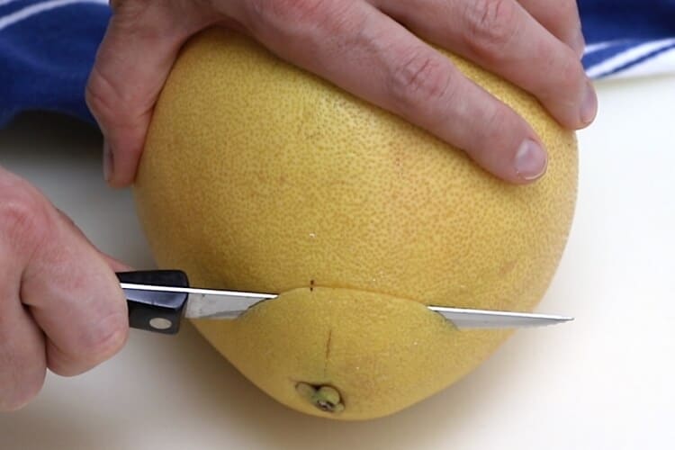 quand manger un pomelo trois façons couper utiliser salades saupoudrer sel sucre