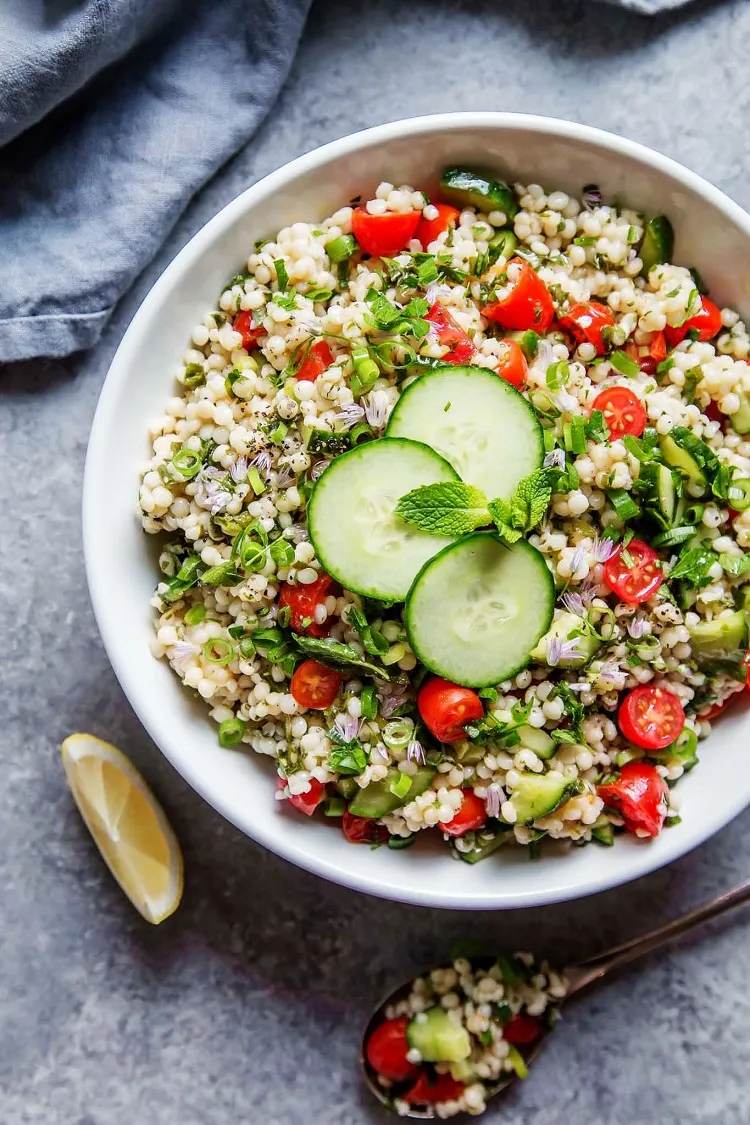 what a meal to lose weight after the holidays idea light dish for the evening easy to make Lebanese tabbouleh salad