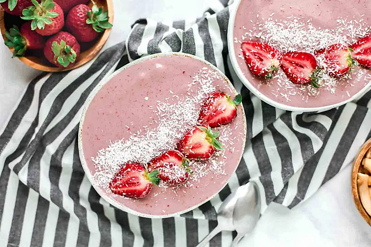 recette bol de smoothie aux fraises et açaï