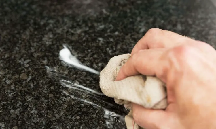 surfaces à ne pas laver au vinaigre sur granit marbre ciment plastique caoutchouc
