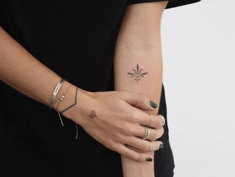 tatouage main pour femme 2023