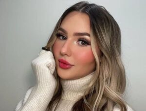 tendance maquillage visage teint lèvres cold girl makeup look tiktok video tuto