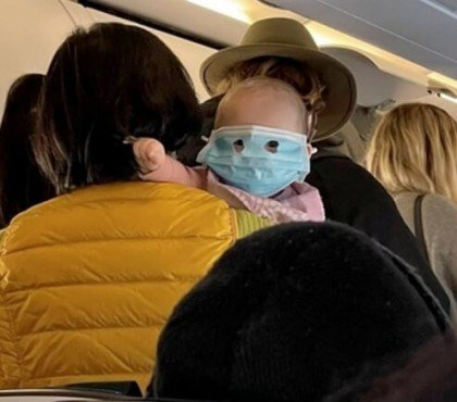 voyager en avion avec un bébé renseigner compagnie aérienne impose restrictions âge nouveau nés