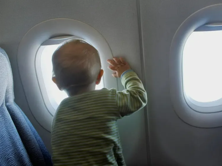 voyager en avion avec un bébé restrictions exigences recommandations informer