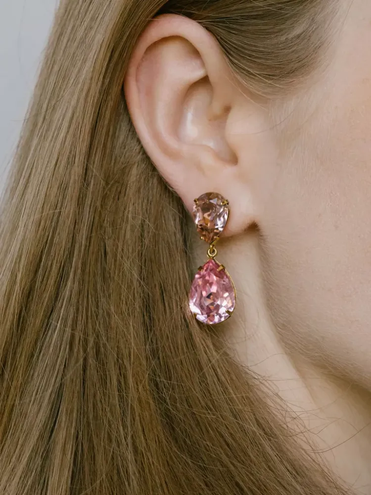 accessoires de mariée tendance 2023 style barbiecore boucles oreilles bijoux rose