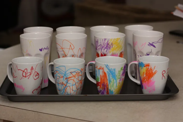 cadeau fete grands-mères fabriquer tasses café originales personnalisées feutre céramique