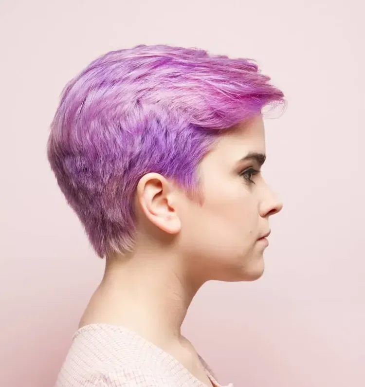 cheveux pastel lavande lilas bruyère coloration chic choc tendance 2023