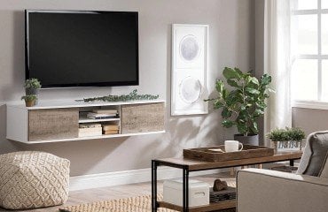 comment décorer le mur derrière la télé accrocher tv etageres couleur