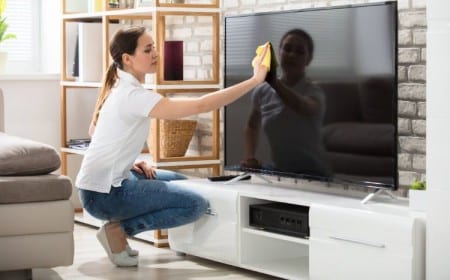 comment nettoyer un écran TV sans laisser de traces 2023
