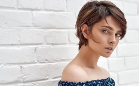 coupe pour cheveux fins bixie cut avec frange sur le côté