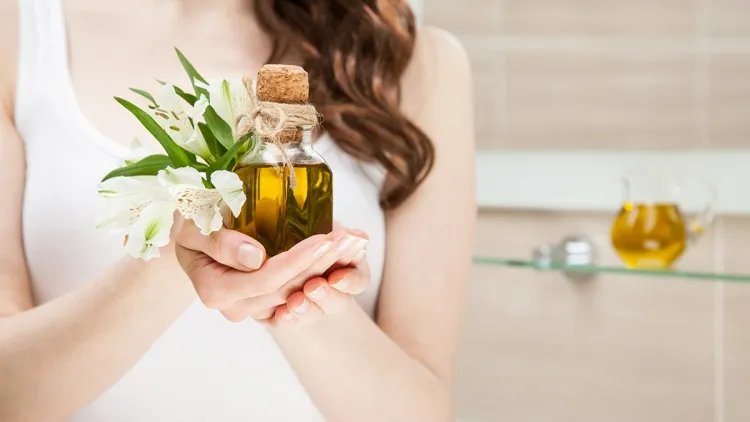 est-il bon de mettre de l'huile d'olive sur le visage à 50+ans recettes ajouter huiles essentielles
