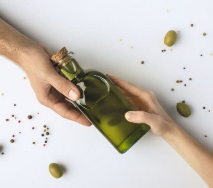 est-il bon de mettre de l'huile d'olive sur le visage à 50+ans utiliser haute qualité sans produits chimiques additifs