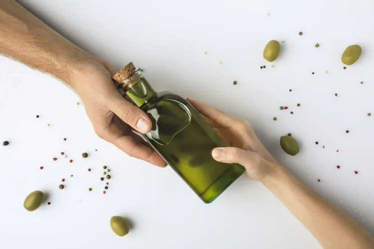 est-il bon de mettre de l'huile d'olive sur le visage à 50+ans utiliser haute qualité sans produits chimiques additifs