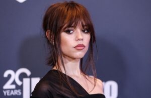 frange effilée pourquoi comment adopter tendance coiffure 2023 chopped bob carré avec frange jenna ortega