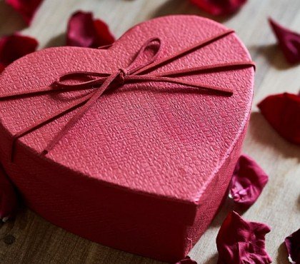 idée cadeau saint-valentin femme 2023 romantique pas cher surprise