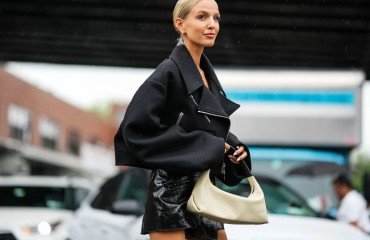 idées tenues inspirations astuces mode 2023 comment porter la mini-jupe en hiver avec style