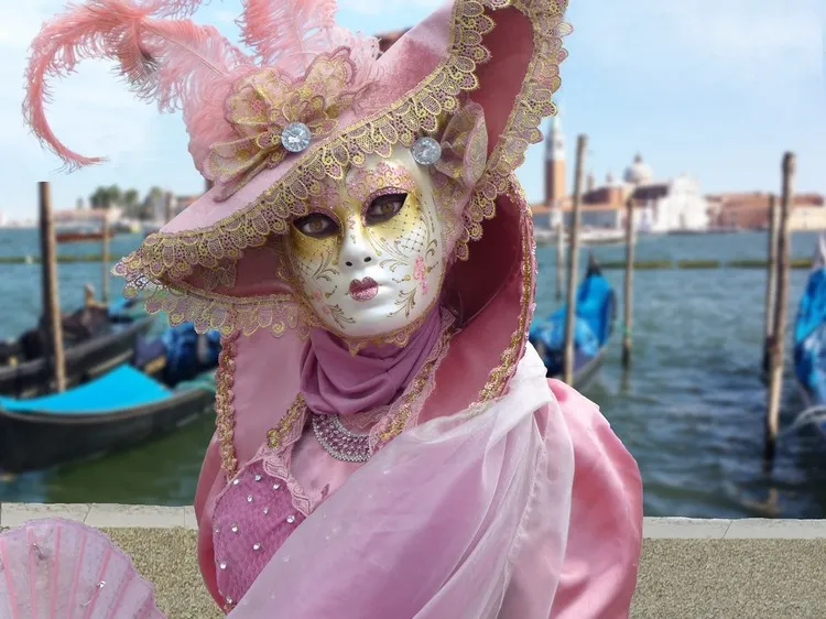 masque carnaval de venise femme déguisement rose les plus beaux masques vénitien