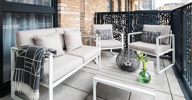 meubles de balcon pas cher tendances 2023 rangement table chaises appartement terrasse