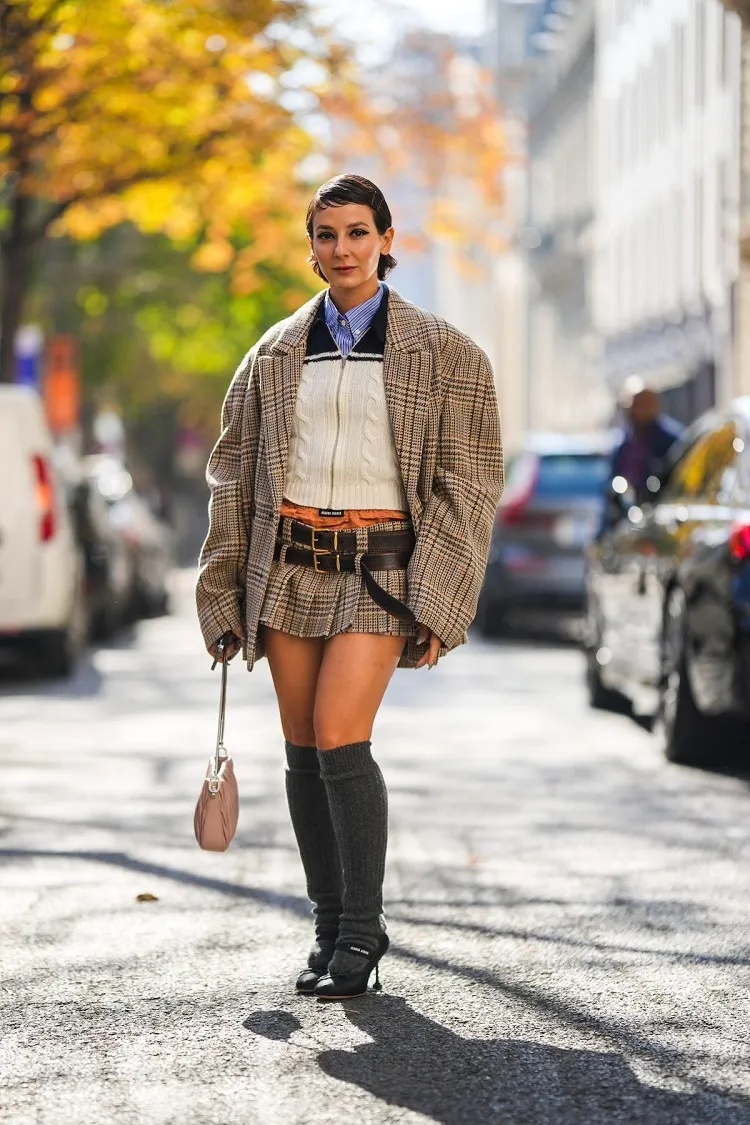 mini-jupe la plus courte du monde tendance micro jupe plissée hiver 2023 fashion week