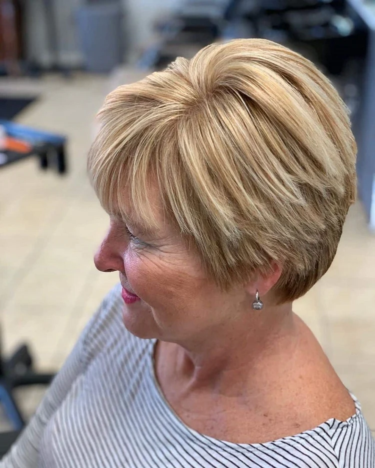 modèle coiffure pour femme de 70 ans