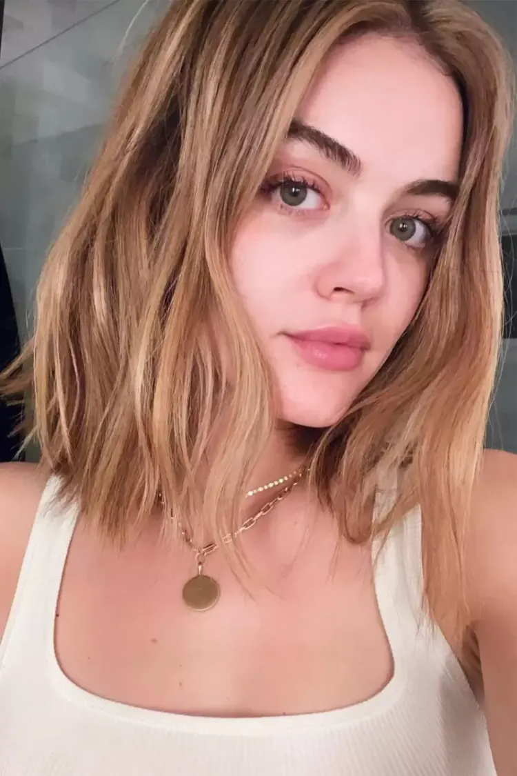 outgrown bob lucy hale coiffure transition quand laisser pousser cheveux longs