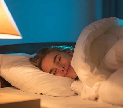 quelle couleur de lumière pour dormir chambre à coucher rouge blanc led lampes