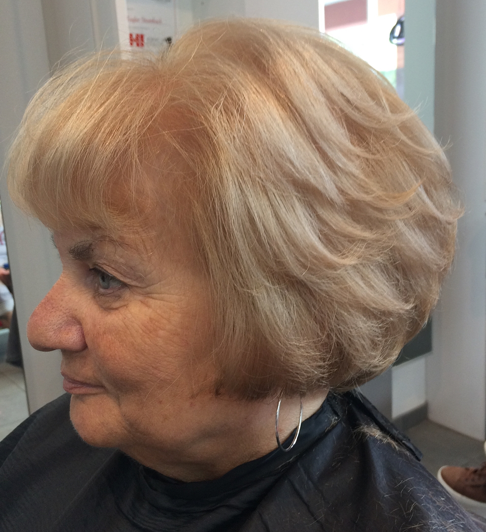 quelle coupe au carré pour femme de 70 ans ou plus pour visage long