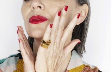 quelle déco ongles manucure femme 60 ans pour rajeunir les mains affiner les doigts tendances vernis nail art 2023
