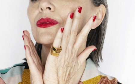 quelle déco ongles manucure femme 60 ans pour rajeunir les mains affiner les doigts tendances vernis nail art 2023