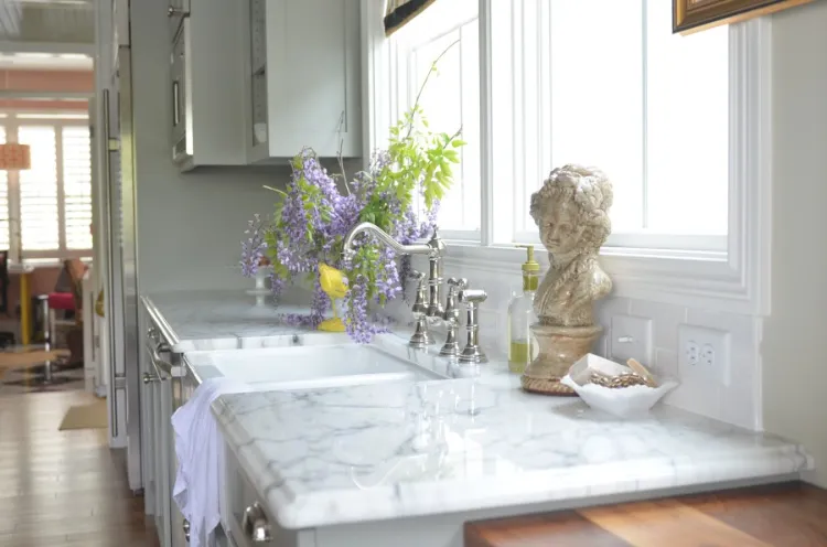 quelle déco sur un plan de travail cuisine décoration du plan de travail de la cuisine avec des éléments sculptés ou en marbre
