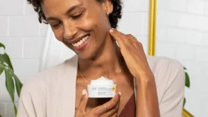 quelle est la crème tenseur pour cou efficace selon les dermatologues classement produits conseils d'application